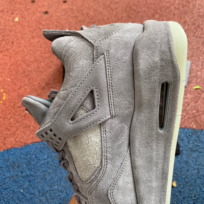 Jordan Retro 4 Kaws