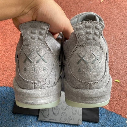 Jordan Retro 4 Kaws