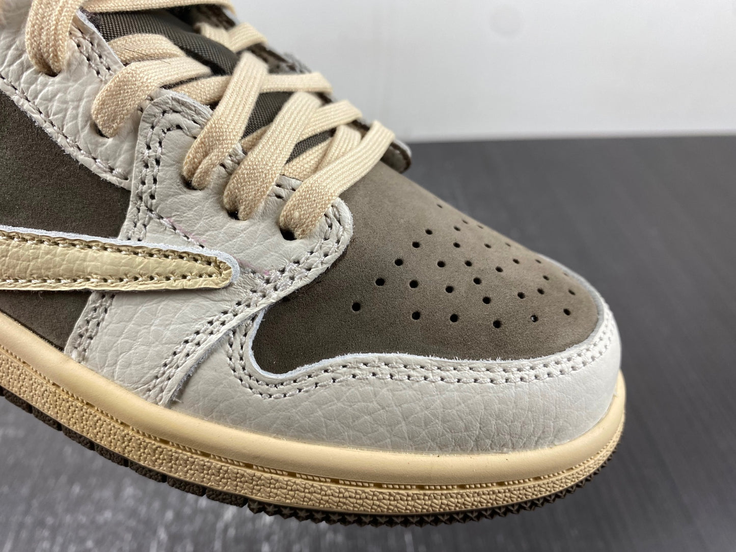 Jordan 1 Retro Low Travis Scott Reverse Mocha