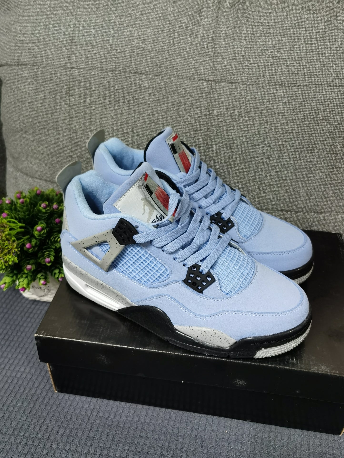 Jordan Retro 4 University Blue