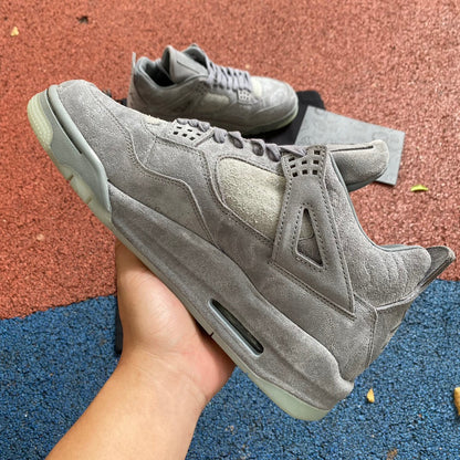 Jordan Retro 4 Kaws