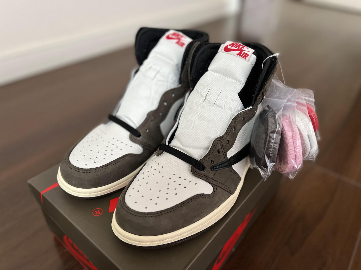 Jordan 1 Retro High Travis Scott Mocha