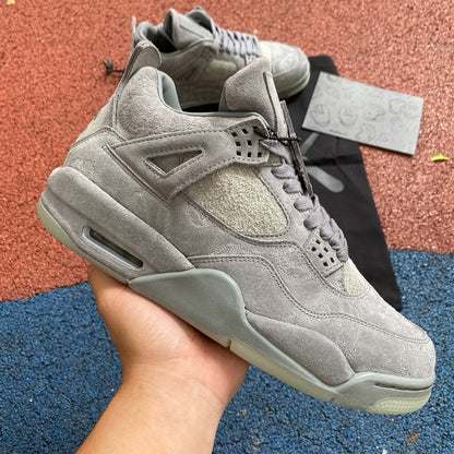 Jordan Retro 4 Kaws