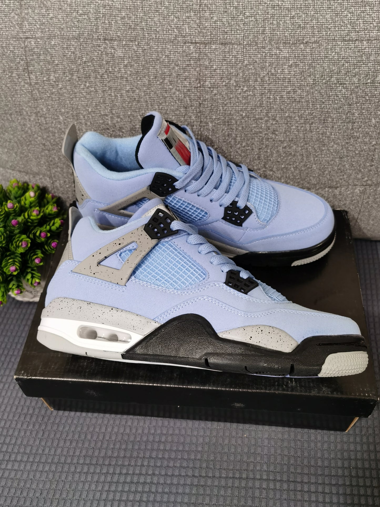 Jordan Retro 4 University Blue